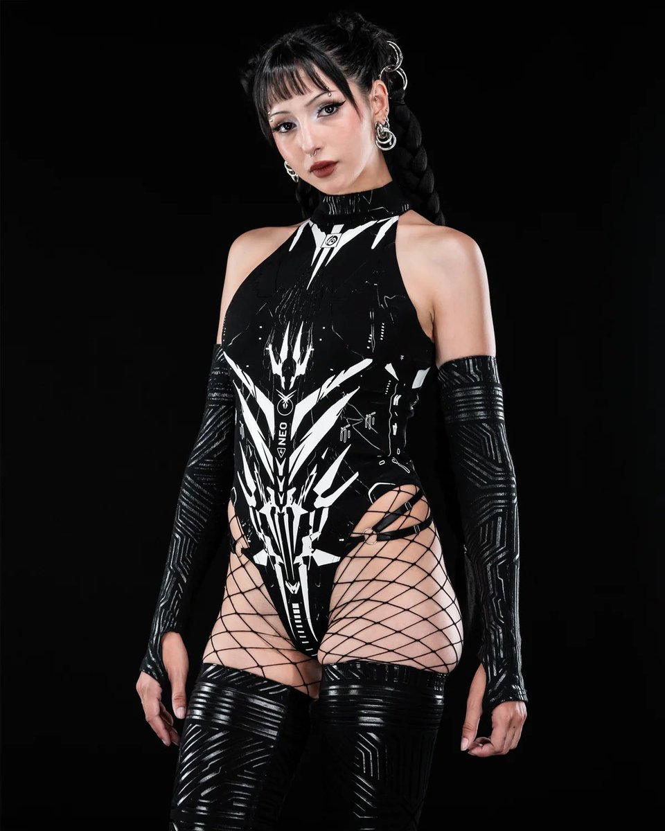 XxNOCTARIONxX's tweet photo. @noraghxst Looks really good on you. I like the design. Kinda reminds me of Neo4ic’s body suits but more comfy. https://t.co/42KvlxUWqP