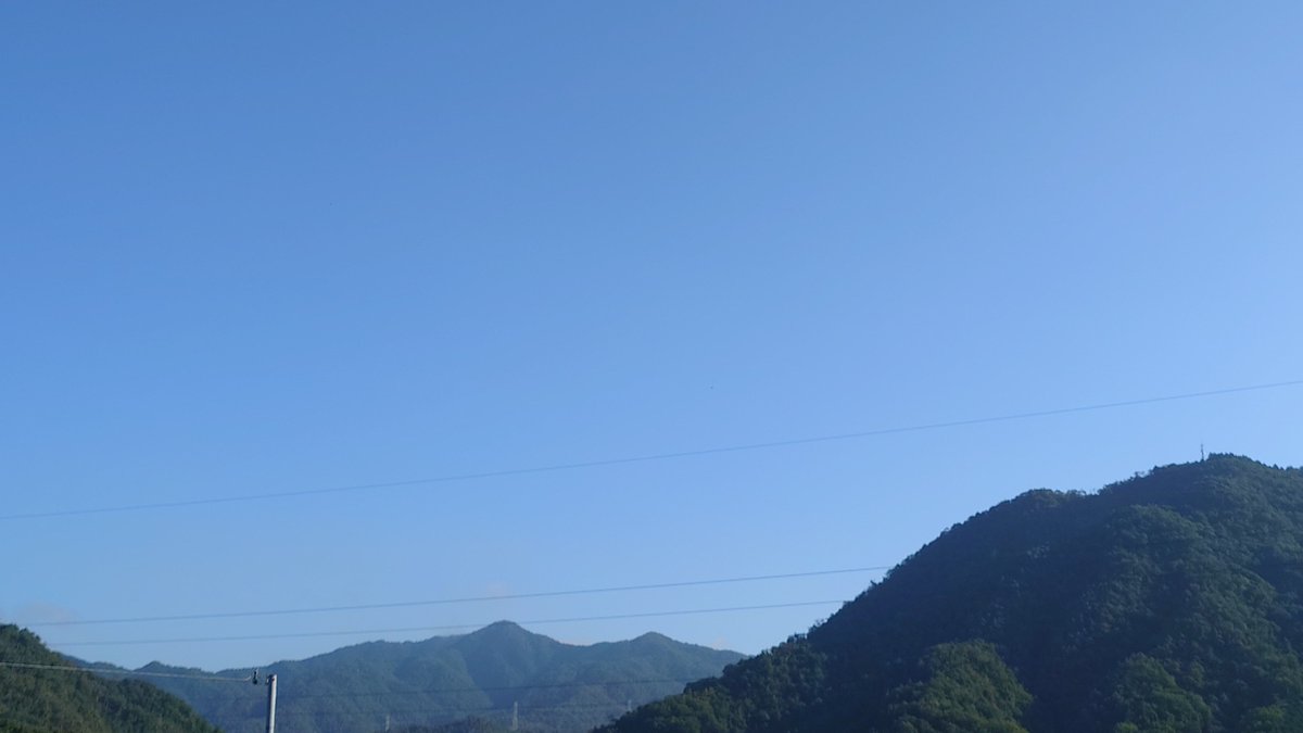 keitatsu787's tweet photo. @goodjog_hfm 大家早安🙂９月２２日 (火) 国民の休日 ８時頃 広島市安佐北区の天気は快晴☀️気温２０℃🙂秋晴れの朝🙂風が吹いてますね🙂さわやかな朝です🙂
今日は仕事休みです😀やっほ‼️😀口角上げて元気に走り出していきましょう‼️🙂グッジョグ‼️😀#GOODJOG #JOG天 https://t.co/JCPU66VYl6