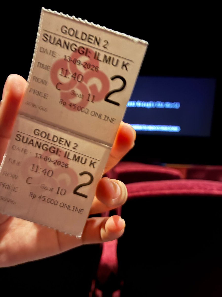 Nona_Dede17's tweet photo. Akhirnya, ada film yang berani mengangkat folklore Timur. Suanggi, adalah sebuah kebaharuan yang menyegarkan. Atmosfer gelap, visual pulau indah tapi angker. Tdk mengandalkan jumpscare murahan, lebih kepada teror yang merayap.Satu lagi scoring musicnya juara 
***
#Suanggi https://t.co/Y0q7515ozZ