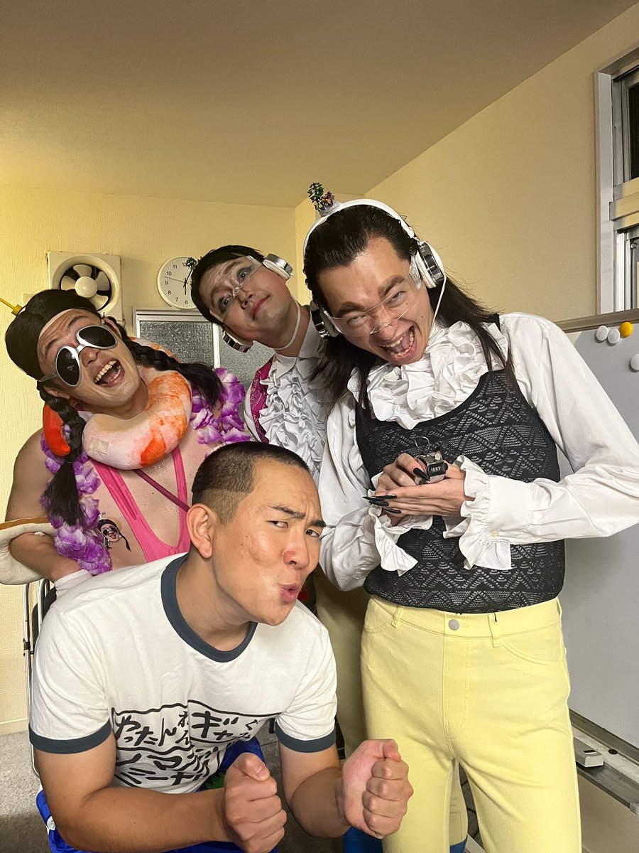cc__station's tweet photo. 昨日は台風の中「思念伝達」「CCレク2」「C.C LIVE」にご来場いただいた・物販を購入してくださったお客様、出演してくださった芸人さん、スタッフさん誠にありがとうございました！思念伝達は必ず3をやります…CCレク配信あります…大喜利のお題がコレカになってたライブ楽しんで頂けてたら幸いです！ https://t.co/Uh2wYfZN9p