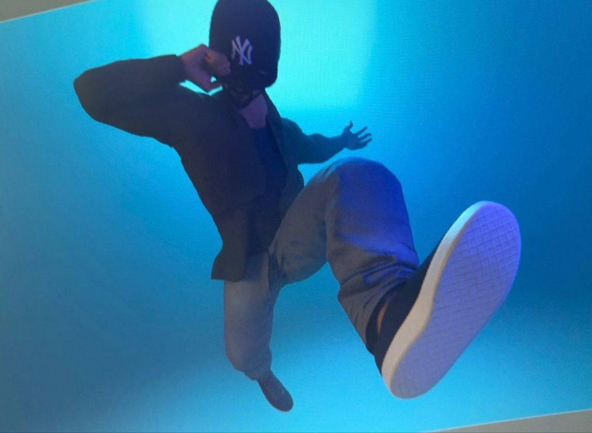 mresquilin's tweet photo. Dynamic Poses with Camera Angles #forcedperspective https://t.co/oiWB2JxLI6