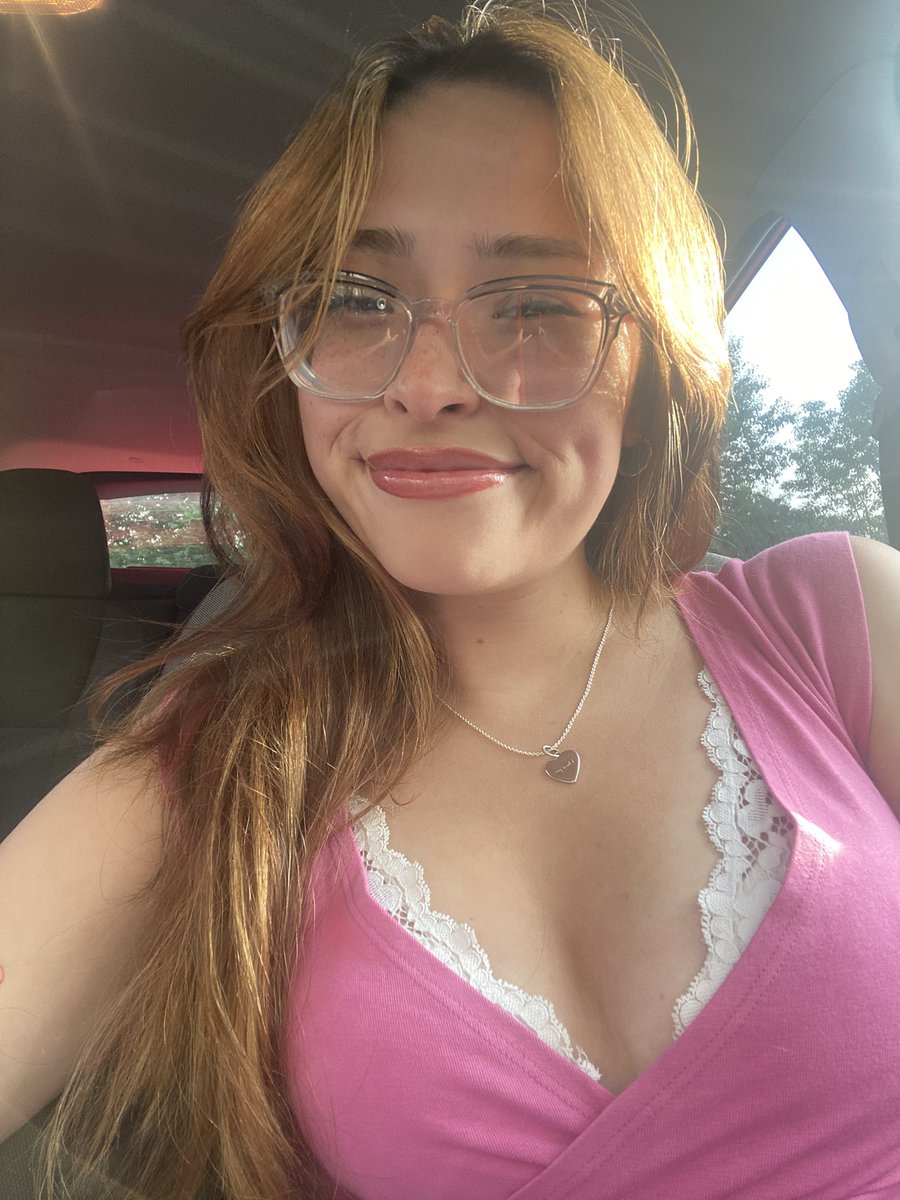 overtakesolve13's tweet photo. i may look sweet but i will ruin your life 😇

#nsfwtwtًً  #findom https://t.co/bRfHoObYkx