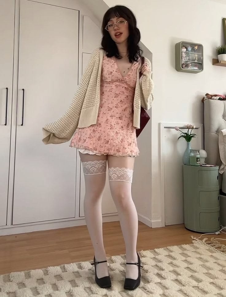 AndrewAndrewg's tweet photo. Soft girl back-to-school outfit inspiration https://t.co/53iNXfVyEx