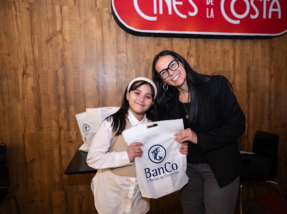 BancodeCtes's tweet photo. 🎬✨ ¡Reto cumplido y planazo ganado!

El curso 2° A de United World School fue el gran ganador de UN PLANAZO PARA TU CURSO del reto de #YoBanCoElCine 🙌

Y en el Día del Estudiante llegó el momento de disfrutar el premio: cine, amigos y una jornada para compartir y celebrar juntos 🍿🎥

¡Felicitaciones! 🌸
