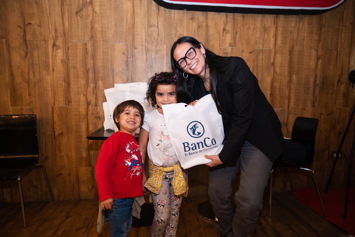 BancodeCtes's tweet photo. 🎬✨ ¡Reto cumplido y planazo ganado!

El curso 2° A de United World School fue el gran ganador de UN PLANAZO PARA TU CURSO del reto de #YoBanCoElCine 🙌

Y en el Día del Estudiante llegó el momento de disfrutar el premio: cine, amigos y una jornada para compartir y celebrar juntos 🍿🎥

¡Felicitaciones! 🌸