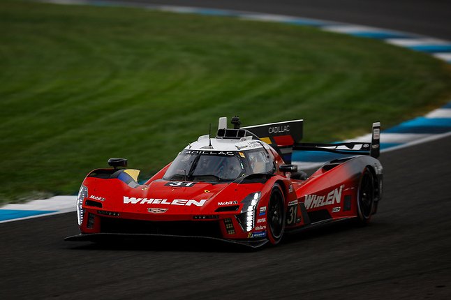VincentJBruins's tweet photo. Jack Aitken and Bamber had to settle for second, but the former did extend his advantage to 147 points over Laurin Heinrich, who took the third spot with Kévin Estre.
P9 or higher in the Motul Petit Le Mans guarantees Aitken the championship.
📸 IMSA | #IMSA #BattleOnTheBricks https://t.co/beZkkMdls9
