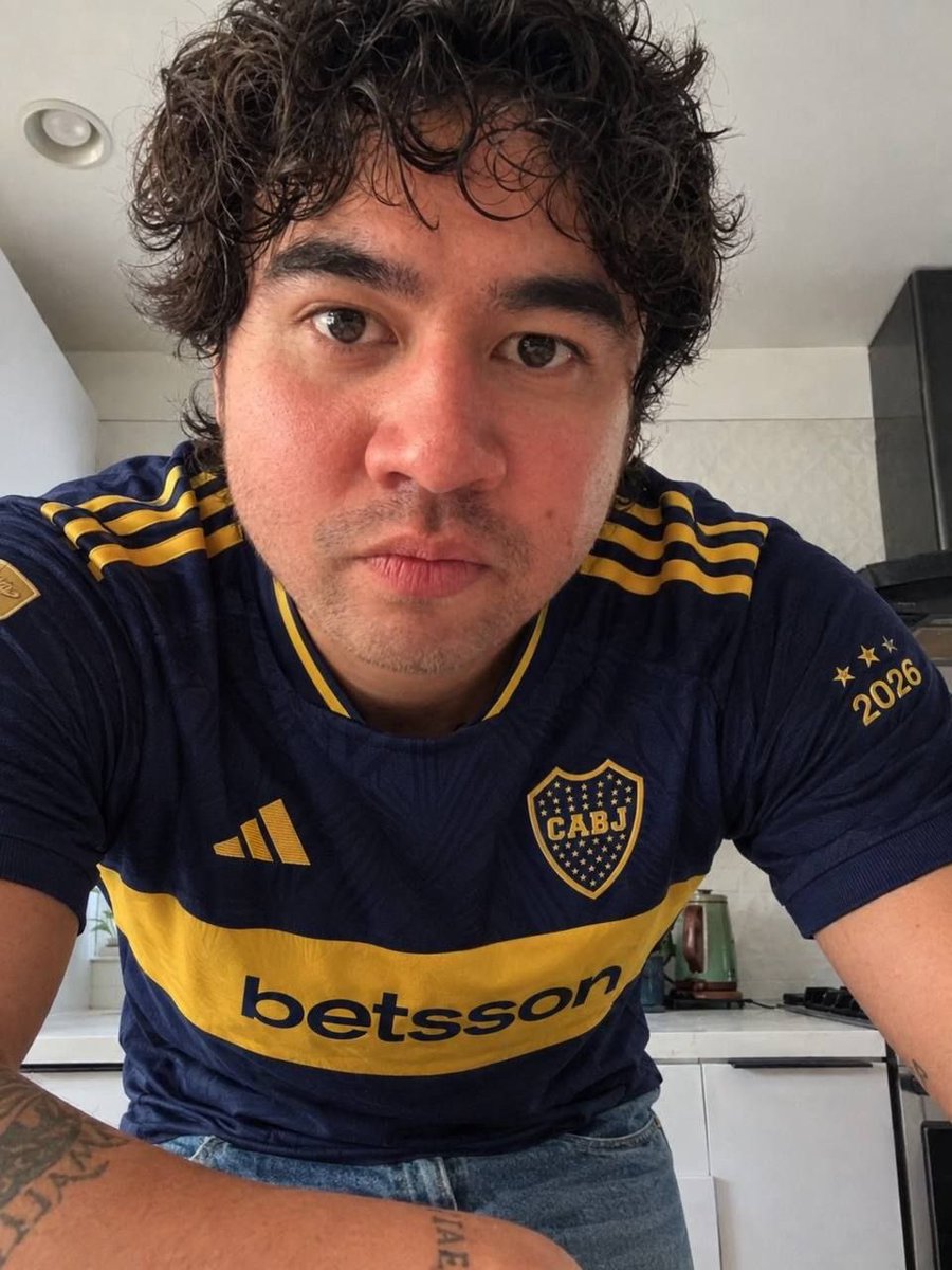 justinpzk's tweet photo. Calum Bostero y Calum Millo

Después de que Calum agarro la de boca, ésta fue la que más me pidieron sjjajaa https://t.co/TF5qeDy4m9