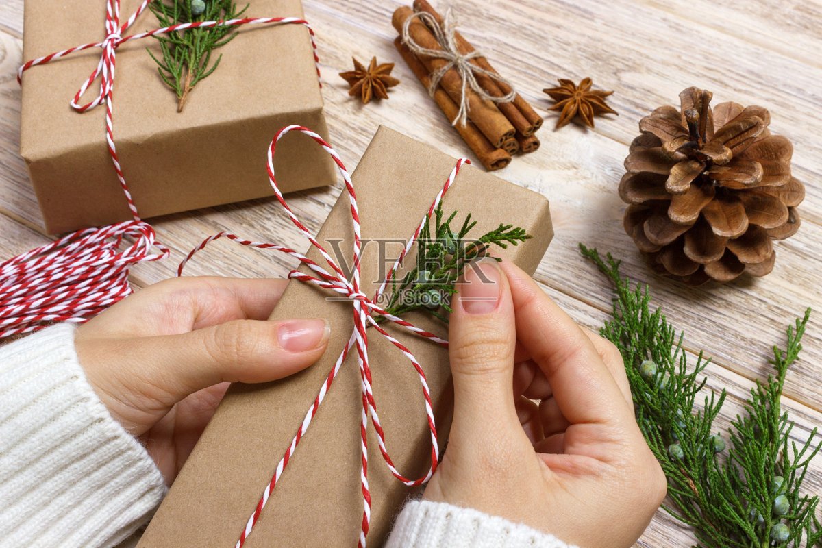 aabarrrrr's tweet photo. Finished wrapping all holiday gifts in 45 mins—no more late-night panic! , https://t.co/iBR4QUY6mF
