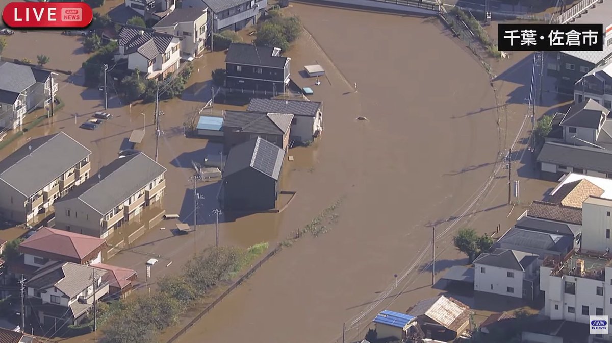 livecam_db's tweet photo. 上空ヘリコプターから千葉県佐倉市の現在の様子。佐倉駅前をはじめ、住宅街など広い範囲で冠水。
ANN上空ヘリコプターライブカメラ(日本全国)　
https://t.co/lnKlgUXrxM

#佐倉市 #冠水 https://t.co/fOjjtumpo9