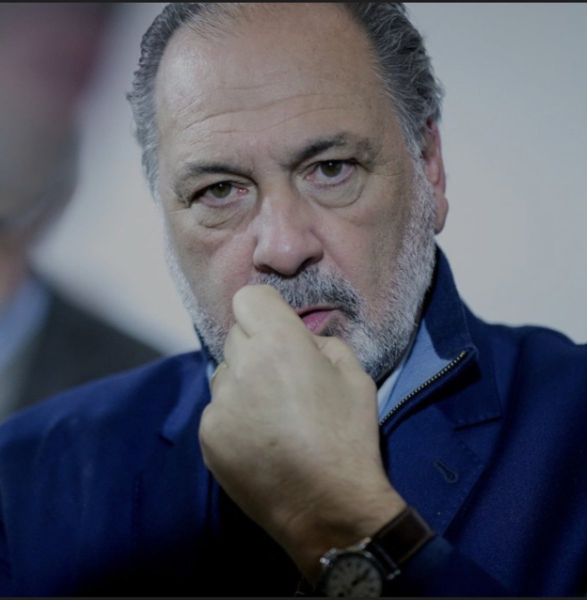 Gabriel_Calcu's tweet photo. " Cómo mierda tapo ésto?" https://t.co/YQBy8h1JtC