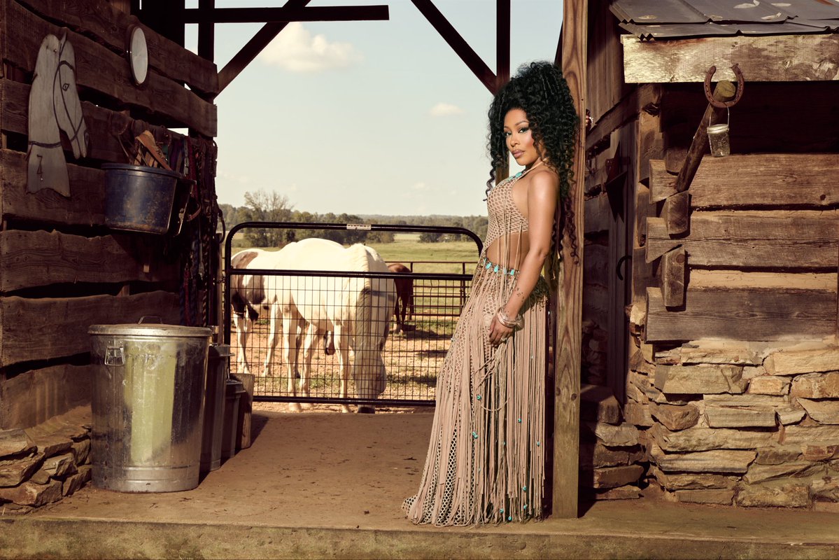 kmichelle's tweet photo. “City and pretty boys they left the job half done, I’m dusting off my boots so I can get back where I’m from” “YODEL” out now 🌻🐎🥃🎤🦋🦋 https://t.co/IQNCohv46E