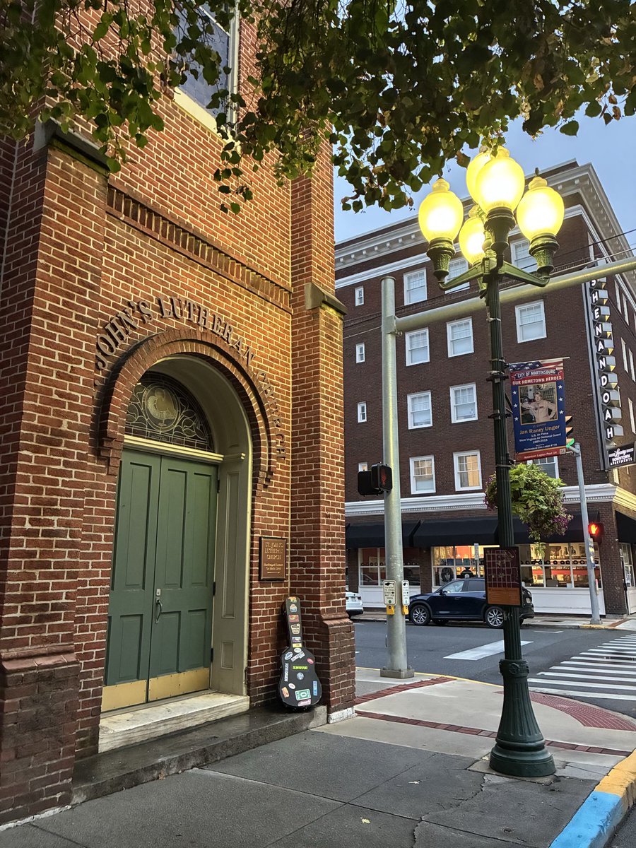 jack_jackharvey's tweet photo. 🎶🎸🎵🎤🎵

Street performing at my favorite Martinsburg Wv spot!!
Grateful for another day!!
Have a wonderful evening!! https://t.co/4fY0hwoANR