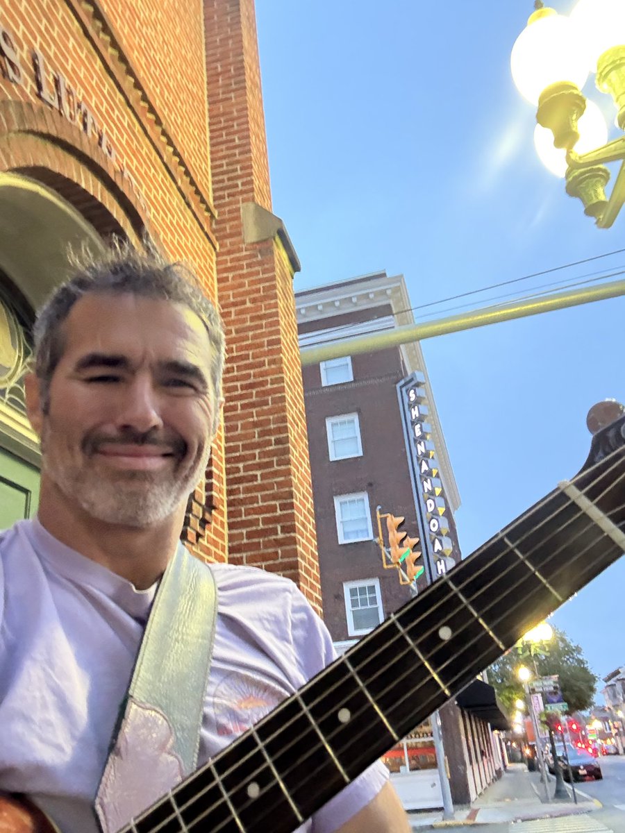 jack_jackharvey's tweet photo. 🎶🎸🎵🎤🎵

Street performing at my favorite Martinsburg Wv spot!!
Grateful for another day!!
Have a wonderful evening!! https://t.co/4fY0hwoANR