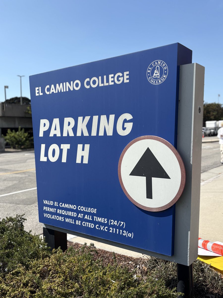 tulsiread's tweet photo. 🚨 MOVIE MADNESS AT ELCO 🎬
With filming taking over Lot H, students are unable to park in one of their usual campus lots. Food and production trucks are filling the lot as the crew continues filming on campus.
#ECCUnion #ElCaminoCollege #MovieMadness https://t.co/ZjViaT6n8n