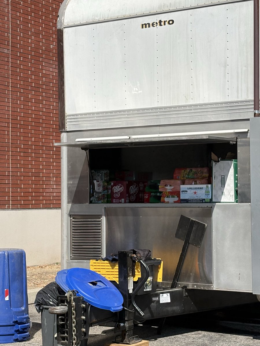 tulsiread's tweet photo. 🚨 MOVIE MADNESS AT ELCO 🎬
With filming taking over Lot H, students are unable to park in one of their usual campus lots. Food and production trucks are filling the lot as the crew continues filming on campus.
#ECCUnion #ElCaminoCollege #MovieMadness https://t.co/ZjViaT6n8n