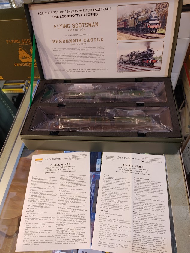 lampgoya's tweet photo. 「Australian Tour 1989 Flying Scotsman LNER No.4472 Penndennis Castle GWR No.4079」8.9.22
オーストラリアにこの二両が走ったときのセットになります。Flying ScotsmanとPenndennis Castleの二両セットになっております。箱が立派で模型としては最近の模型の仕様になっております。 https://t.co/Qovf88zfNz