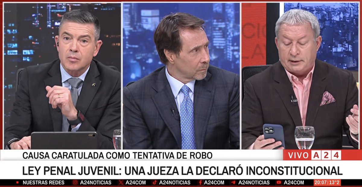 rating_politico's tweet photo. LA TARDE | 📺
#ElNoticiero @A24COM @edufeiok 2.3
#TNCentral @todonoticias 1.9
#DuroDeCallar @CronicaTV 1.6
#ElDiario @c5n 1.4
#SiempreMas @lanacionmas 1.3
#26PM @canal26noticias 0.6 https://t.co/p1EO2luroA