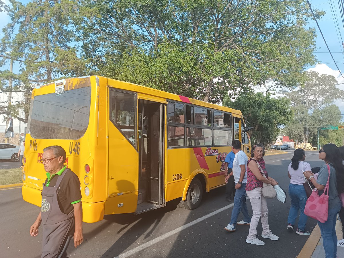 janethleontv's tweet photo. Un camión de la #Ruta10 impactó a un puesto ambulante de esquites en la esquina de Circunvalación y Río Sabinas
#Noticias @MTGobPue @PueblaAyto https://t.co/PXXpJ6wjCr