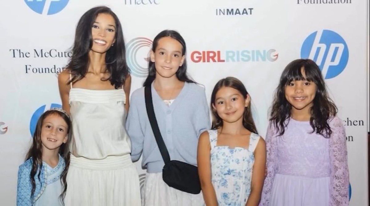 maliasbakerbr's tweet photo. Malia Baker em novas fotos no Gala GirlRising Sweet 16!

📸: girlrising no Instagram https://t.co/0ERSGCxxjT