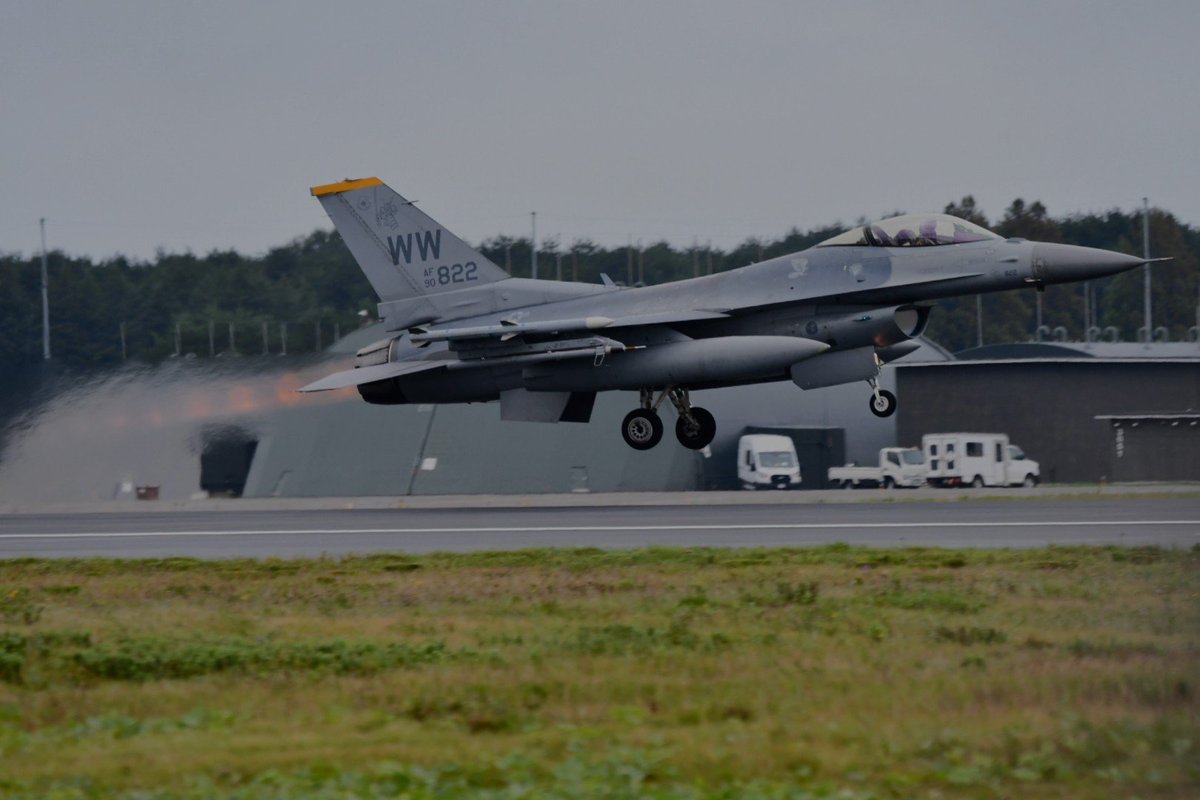 yusuke_axela's tweet photo. 米空軍のフライト。Fー16のバーナー綺麗でした😊
#三沢基地
#三沢基地航空祭 https://t.co/VrYakRy22o