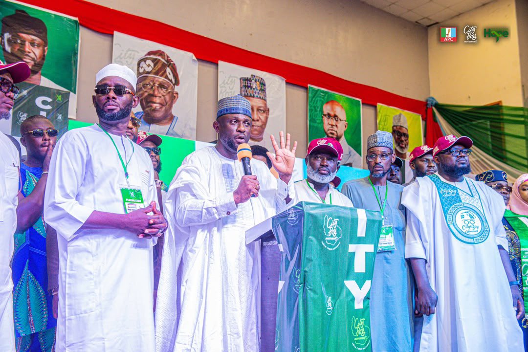 Sabalinogana's tweet photo. A vision for Nigeria
A commitment to service

Re-elected President TINUBU 2027

Amb. AbdulFatai Yahaya Seriki Gambari, MFR.
Chairman, Kursi Group
Director General, Youth Mobilization Presidential Campaign Council North Central Coordinator, City Boy Movement North Central Nigeria https://t.co/DsUpxxI8v5