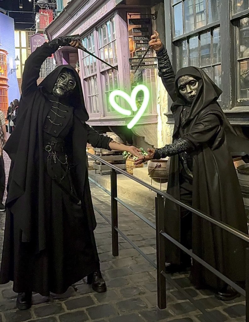 Binn_Caaa's tweet photo. 𝑩𝑰𝑮𝑳𝑶𝑽𝑬______💚💚

 #スタジオツアー東京 
 #デスイーター 
 #HarryPotter 
 #闇の魔術のハロウィーン https://t.co/TU8XgBHtyQ