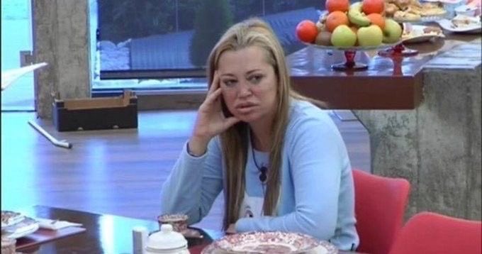 iconicftme's tweet photo. Que hace Nataly que pesada hija #LaIslaDeLasTentaciones5 https://t.co/TghpeKY0KH
