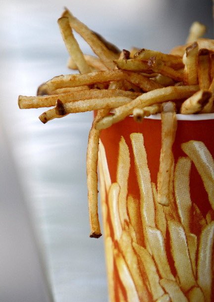 carbonmonoxeye's tweet photo. unpopular food opinion on the day is that i LOVE soggy french fries (and i hate the hard crispy ones) https://t.co/ovcQhiiy9r
