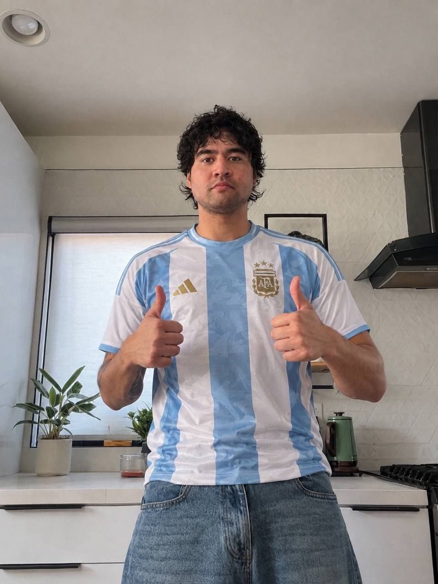 justinpzk's tweet photo. Y obvio 5sos Argentinos 🫦 https://t.co/DMxXjfWPvD
