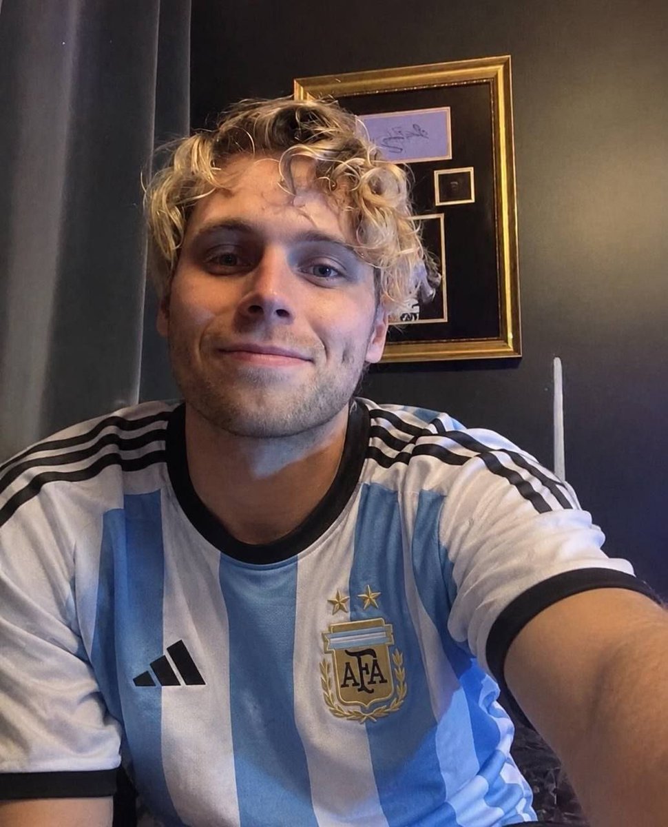 justinpzk's tweet photo. Y obvio 5sos Argentinos 🫦 https://t.co/DMxXjfWPvD