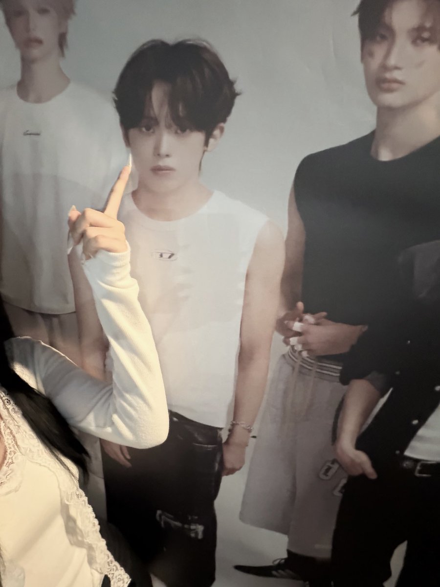 0hxxs2's tweet photo. 씹…..보고싷러♥️♥️👩🏻‍❤️‍💋‍👨🏻🧑🏻‍🩰 https://t.co/hhd3KAZ8Sg