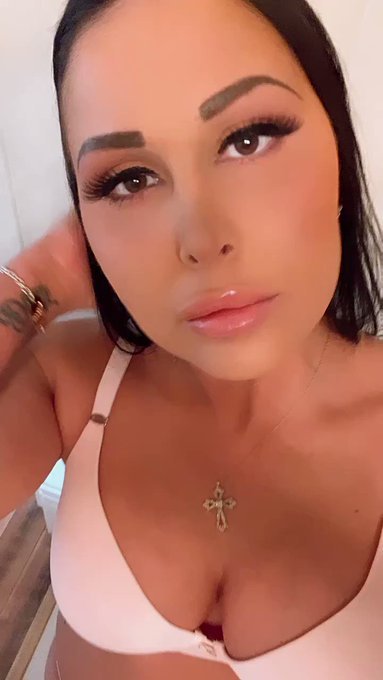 PrettyAleahs's tweet photo. @den63835 @MakoMommyVT Hey handsome https://t.co/0tijqbhFTG