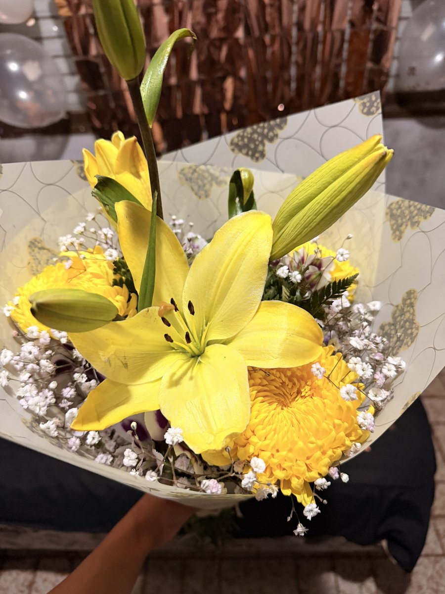 mmaaiqq__'s tweet photo. holi me regalaron flores https://t.co/P9xowCJttA