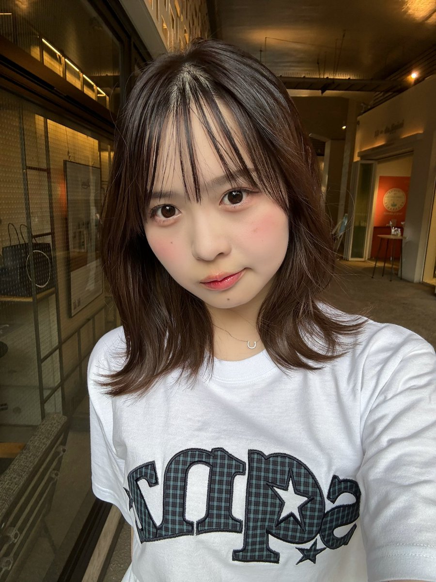 oshi_bijo's tweet photo. めちゃくちゃ可愛いかも👀

人生初グラビアで注目の兵頭百華さん✨

福岡県出身・20歳
身長170cmの抜群スタイルで、普段は女優としても活躍中！

新人グラドル好きは今のうちにチェックかも🥰

#兵頭百華 #グラビア #ヤングマガジン https://t.co/FDrYKi0TiU