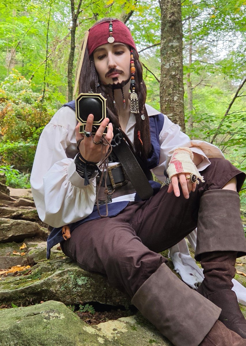 hargenwrath's tweet photo. "My compass... Is unique."

#piratesofthecaribbean #jacksparrow #captainjacksparrow #cosplay #potc https://t.co/sPOdAH7jgC