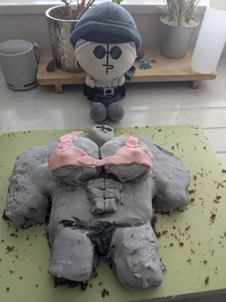 grog__'s tweet photo. mine and my friend's #madnessday contribution hi

cake❤️‍🩹🔋 https://t.co/CQ99FMRziS
