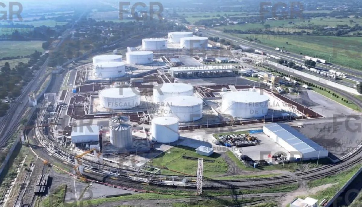 pompilio_hp's tweet photo. @ElFranky_ @SergioSarmiento Dado que el nombre de la empresa es “Gas Natural del Noroeste” y no lees o no sabes leer los comunicados y solo critican X criticar cometen estas burradas. El permiso es por PETROLÍFEROS 
ADEMÁS, los gases se almacenan en contenedores diferentes 😅 https://t.co/m0FdhAEZpJ