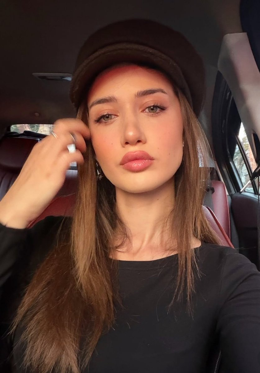 ilsuxoxo's tweet photo. Will never shutup about her iconic face card🤗
 Like Damn Girl ❤️‍🔥❤️‍🔥
#IlsuDemirci #Arafta #İlsuDemirci https://t.co/YoN1AuvFvj