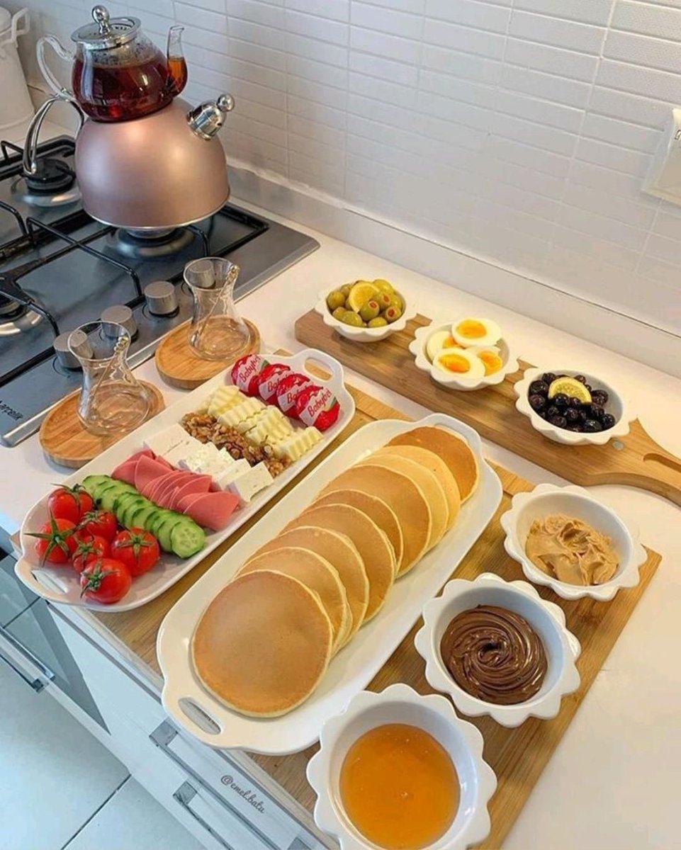 Iouisaie's tweet photo. Good morning, The Heirs! Wishing you a gentle Tuesday filled with a cup of milk, a pancakes, and small moments of quiet joy for everything ahead. 🥞☀️ https://t.co/zlo2NGb0Yu