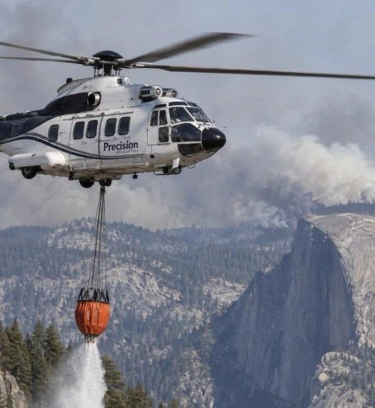 posted_news's tweet photo. #DomeFire: Two helicopter pilots were killed when their Eurocopter AS332 crashed while conducting water drops on the in Yosemite National Park area. The FAA and NTSB are investigating the crash. The fire has burned more than 3,388 acres and is 15% contained. https://t.co/uSBI6nooQK