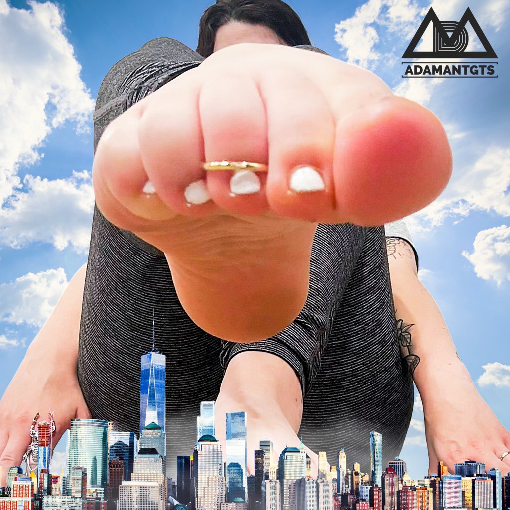 adamantgts's tweet photo. Donโt worry, Iโm sure your city is safe under @SinisterSolesCoโs foot! #SizeTwitter #Giantess #GiantTiny https://t.co/gN8Z2agZo1