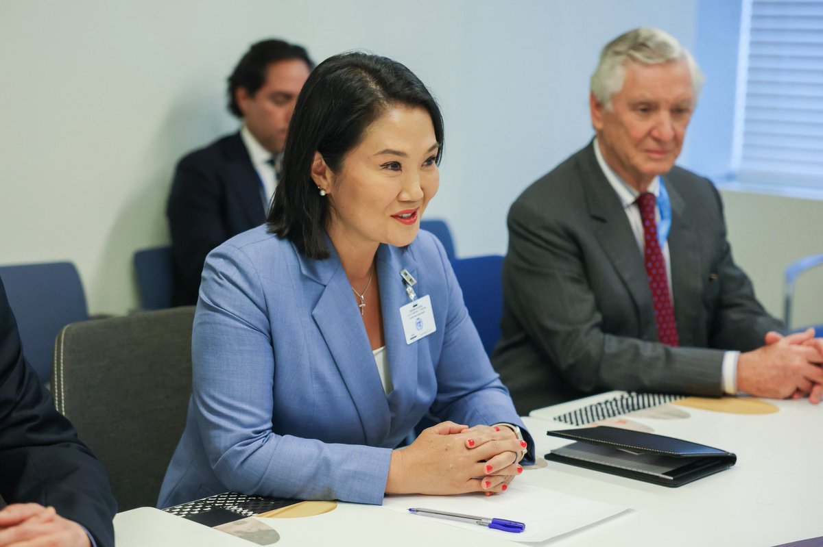 presidenciaperu's tweet photo. #UNGA81 | La presidenta Keiko Fujimori sostuvo una reunión de trabajo con la directora ejecutiva de la Oficina de las Naciones Unidas contra las Drogas y del Delito @UNODC, Monica Juma, en la sede de las Naciones Unidas en Nueva York.

La mandataria reafirmó que la lucha contra la delincuencia organizada transnacional es una prioridad de su Gobierno y destacó la importancia de fortalecer la cooperación, la asistencia técnica y las capacidades institucionales del Perú.

Esta fue la primera reunión de su agenda bilateral durante la Semana de Alto Nivel, lo que refleja la máxima prioridad asignada por el Gobierno frente a esta amenaza.

📱Ver nota de prensa:

https://t.co/2r0p6UMelN