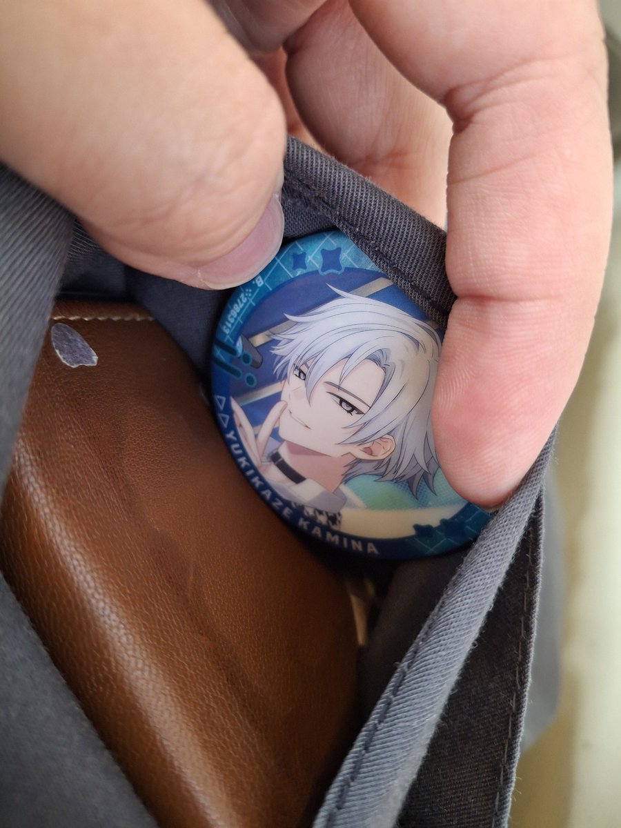 yoiikotaro's tweet photo. pinned a yukinii badge into my work pocket so i could get through the day and it worked like a charm. thank you big brother https://t.co/SdRP6FrdBy