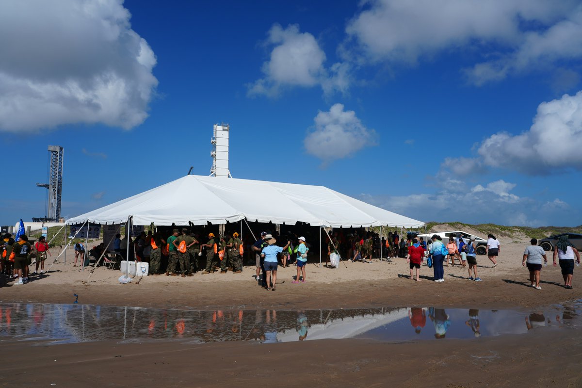 StarbaseTX's tweet photo. Saturday was a good day for Boca Chica Beach.

985 volunteers came out for International Coastal Cleanup Day and removed 2,880 lbs of trash from our shoreline.

Thank you to @SpaceX, @TXAdoptABeach, and Cameron County, and to every friend, family member, and neighbor who came out to volunteer.

This is what community looks like. See you at the next one!