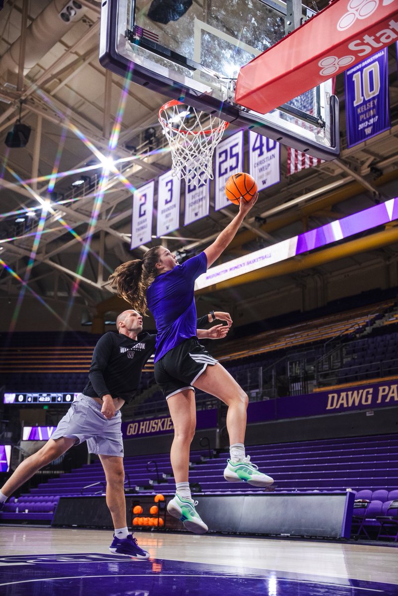 UW_WBB's tweet photo. Join us in wishing a HAPPY BIRTHDAY to Brynn‼️🎉🎂 https://t.co/5HfiAhrcHW