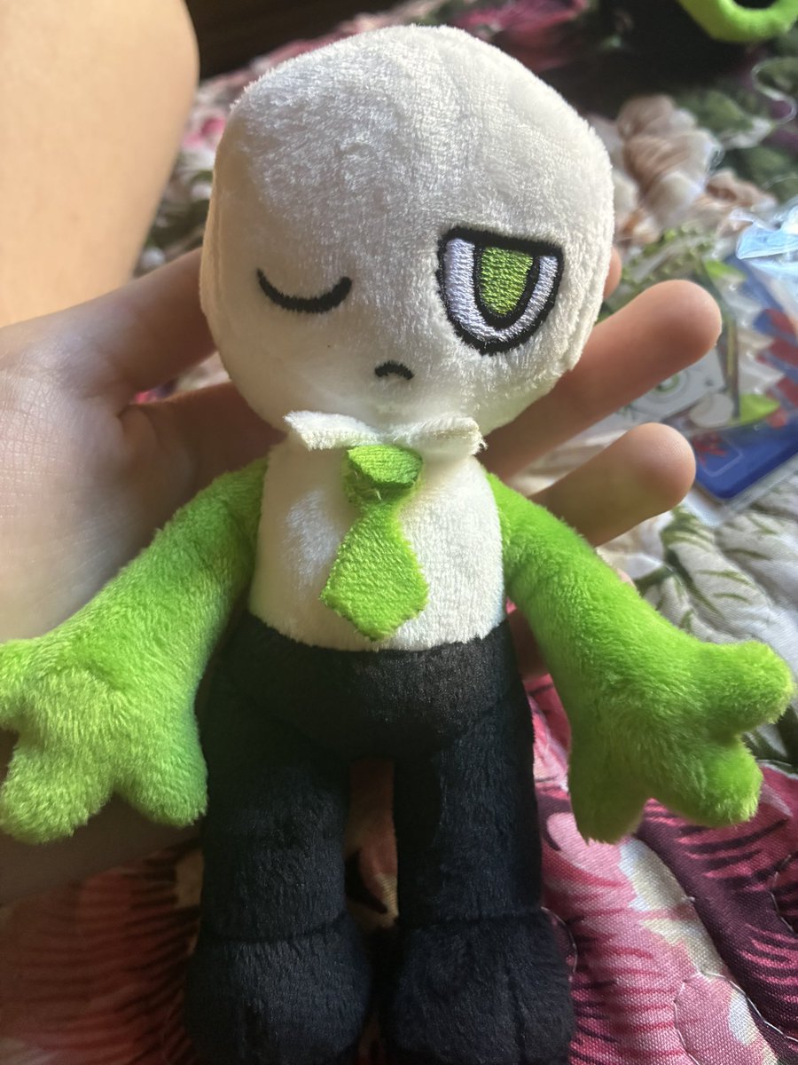 frodgo_'s tweet photo. HES HEREEEE… sorry I got si excited when I saw his poncho is removeable I tore it off https://t.co/45rLwcBByS