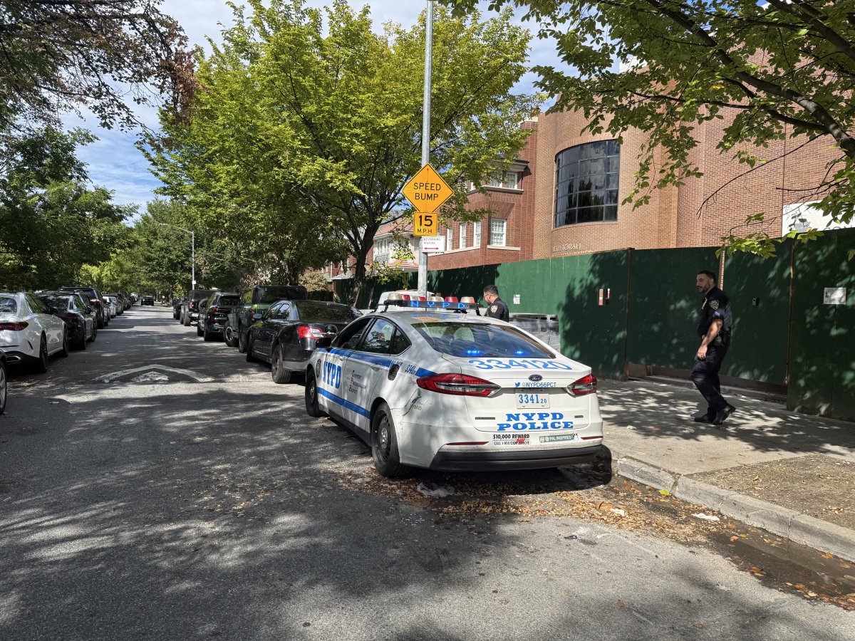 NYPD66Pct's tweet photo. The 66th Precinct is out in our community, providing a visible presence and helping keep our houses of worship safe throughout Yom Kippur. We stand with our community as they observe this sacred holiday. Wishing everyone a safe and meaningful Yom Kippur. https://t.co/GgJ3kTnDDI