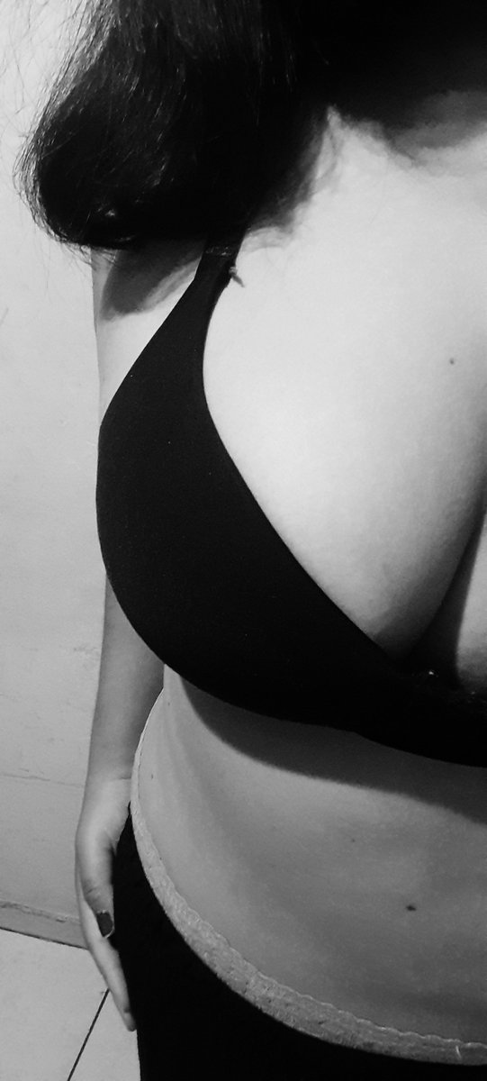 maffer_19y's tweet photo. Ese escote no es un accidente... es una invitación...
#Sensual #chubygirl #nsfwtwtًً https://t.co/GnAynYmMML