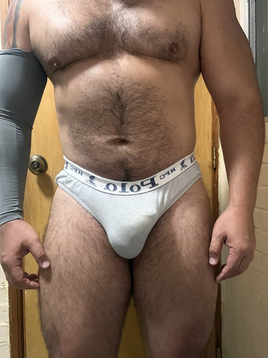Somos2MachosDF's tweet photo. Dos días con esa trusa 🐻🥵🔥
¿Alguien la quiere oler? 😈
#CABRONES https://t.co/GtQ5x7Vq1b