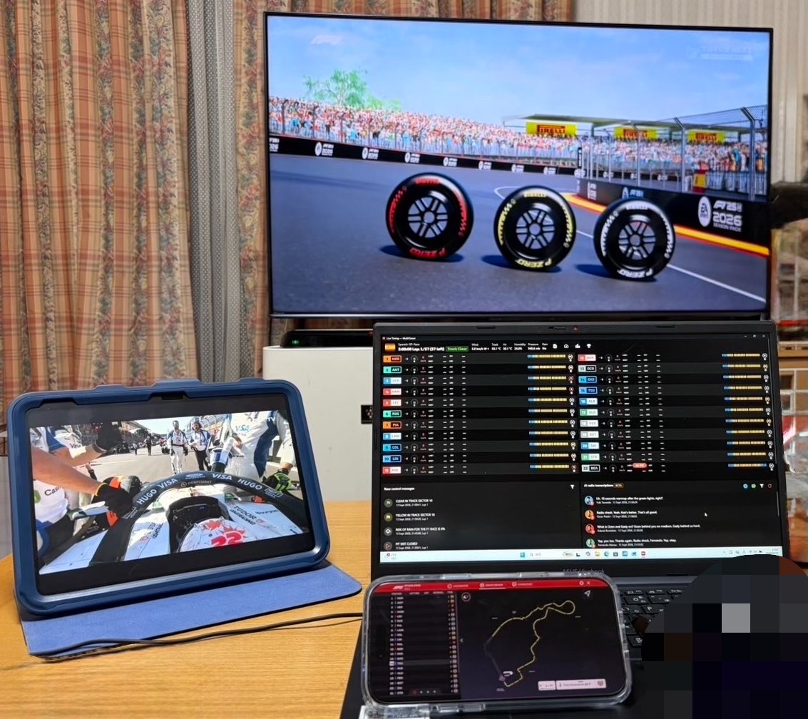 109yan's tweet photo. 【F1視聴環境】
①メインはTVでフジNEXT
②iPadでF1TVproのオンボード
③PCでマルチビューワーのデータ表示
④スマホでトラッカー表示

それぞれの表示ズレのタイミングを合わせて視聴するのが難しい
それでいてリアタイ中は全てに目が行き届かないので、ほとんどTVばかり見てるんだよね https://t.co/XWu2hEFgS1